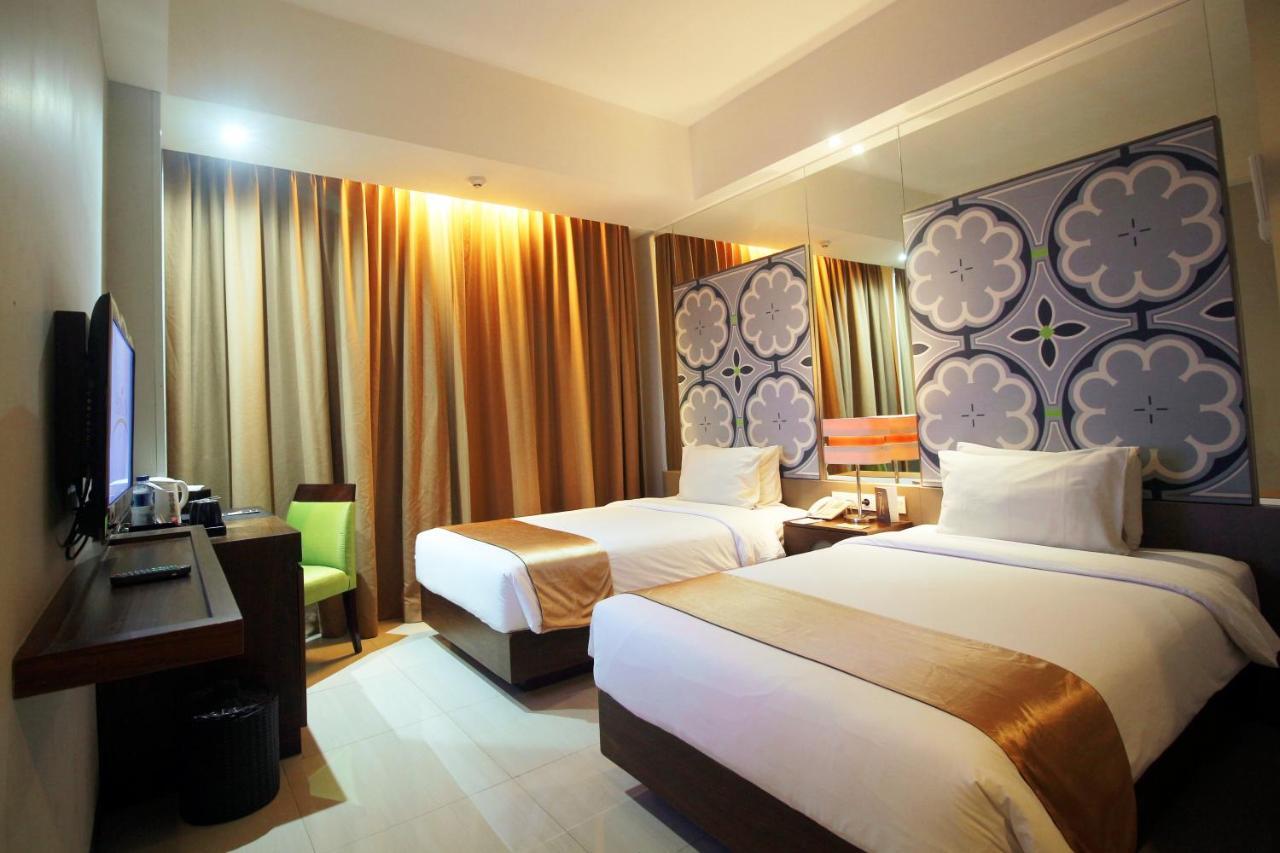 Howard Johnson By Wyndham Pekalongan Exterior foto